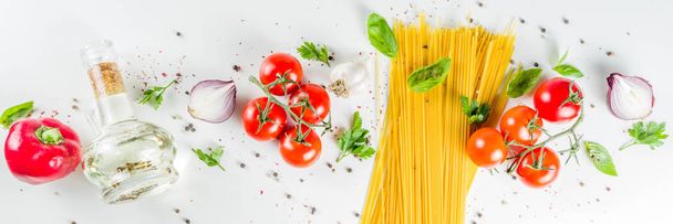 Ingrédients traditionnels pour pâtes spaghetti
 - Photo, image