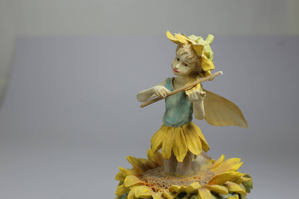Сломленный ангел со скрипкой в желтом номере, Хэллоуинская песня
 - Фото, изображение