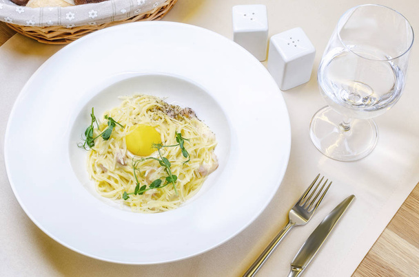 Raw yolk carbonara pasta, photo for restaurant menu - Фото, зображення