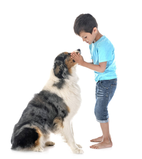 gyermek és kutya  - Fotó, kép