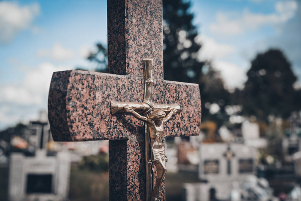 Кладбищные кресты на разных фонах
 - Фото, изображение