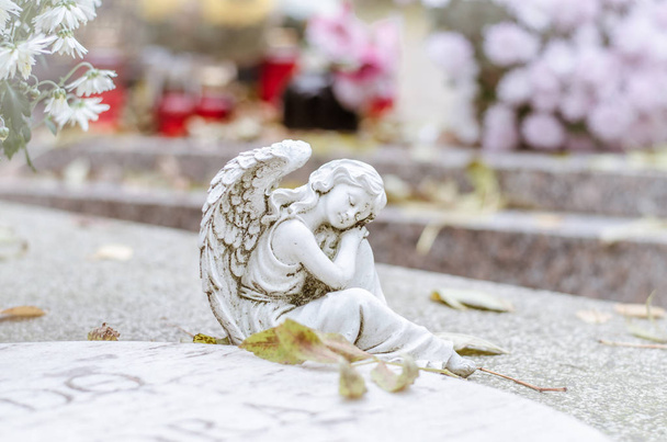 Día de Todos los Santos en el cementerio - Foto, Imagen