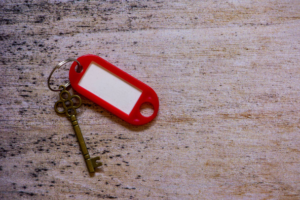 A velha chave dourada de alguma fechadura
 - Foto, Imagem