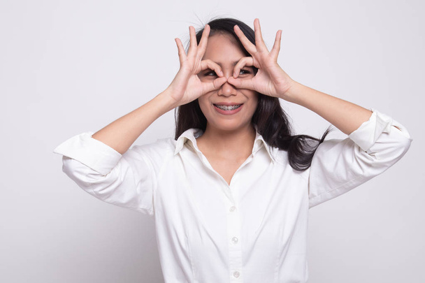 Asian woman do funny  double OK sign as glasses. - Foto, imagen