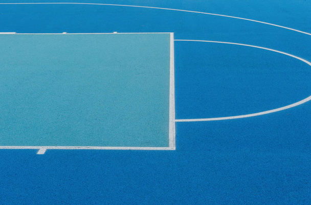 Resumen, fondo azul de la cancha de baloncesto al aire libre recién hecha
 - Foto, imagen