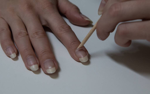 Przygotowanie i czyszczenie paznokci żelowych lakierów do paznokci - Zdjęcie, obraz