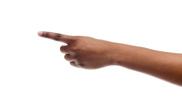 Οι γυναίκες χέρι δείχνουν νούμερο ένα με δάχτυλα σε λευκό φόντο - Φωτογραφία, εικόνα