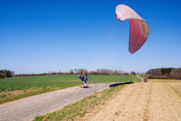 Start aangedreven paraglider - Foto, afbeelding