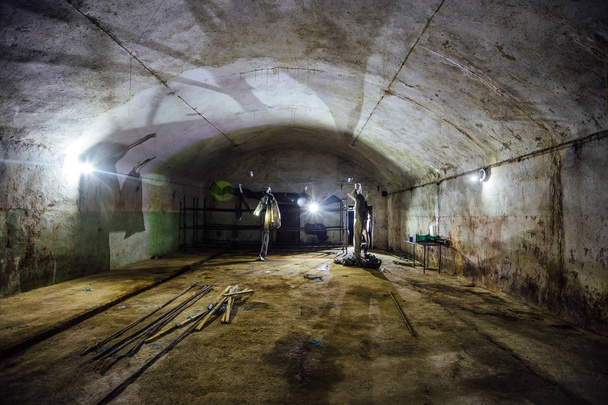 Velký opuštěný podzemní prázdný sklad  - Fotografie, Obrázek