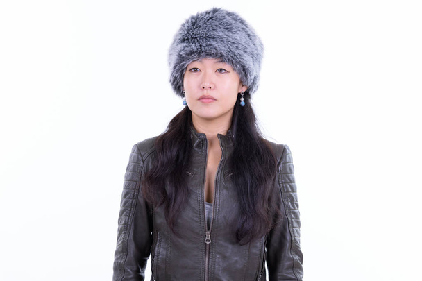 Portré gyönyörű ázsiai nő gondolkodás készen áll a téli - Fotó, kép