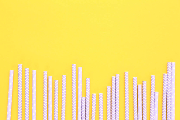 Paper straws on yellow background - Valokuva, kuva