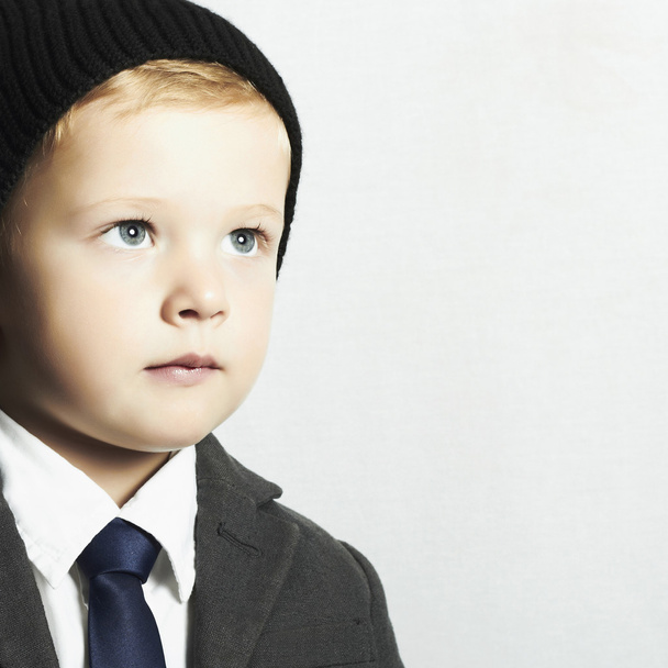 Petit garçon à la mode en suit.style enfant. mode enfants
 - Photo, image