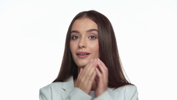 zaskoczony bizneswoman pokrycie twarz odizolowany na biały - Materiał filmowy, wideo
