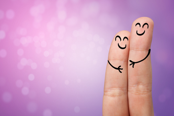 Mutlu küçük gülümseyen ve birlikte asılı parmak - Fotoğraf, Görsel