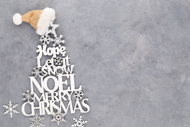Χριστουγεννιάτικο δέντρο, Νόελ ευχή, έλατο των γραμμάτων. - Φωτογραφία, εικόνα