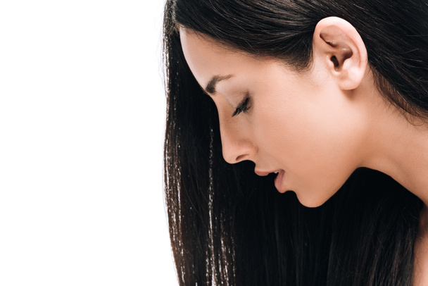 профіль брюнетки красива жінка з довгим прямим здоровим і блискучим волоссям ізольовані на білому
 - Фото, зображення
