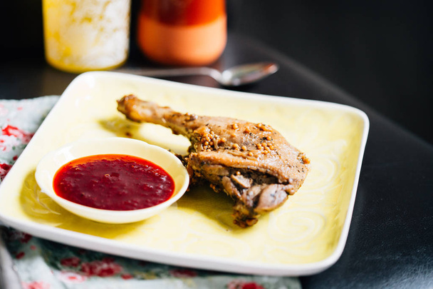 Roasted Duck Leg with Spices, Lemon Juice, Mustard and Berry Sau - Foto, Imagem