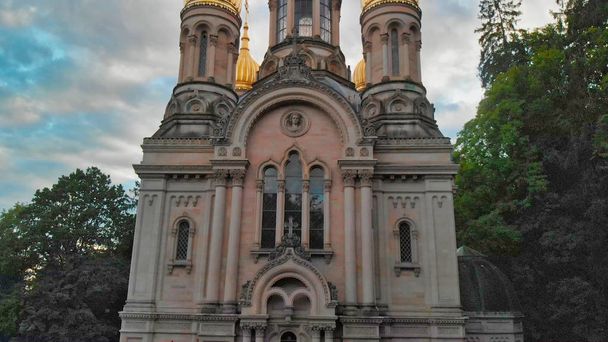 Chiesa ortodossa russa veduta aerea a Wiesbaden al tramonto, Germe
 - Foto, immagini
