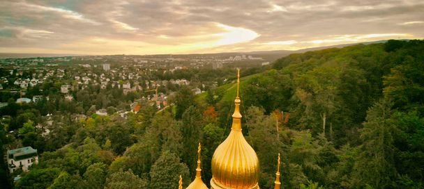 Chiesa ortodossa russa vista aerea panoramica a Wiesbaden a su
 - Foto, immagini