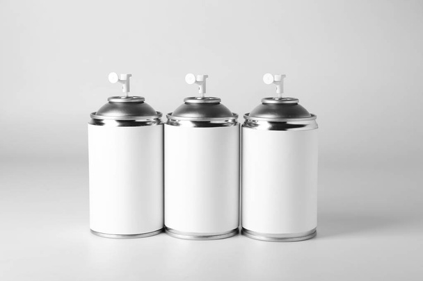 Deodoranti per ambienti su sfondo chiaro
 - Foto, immagini