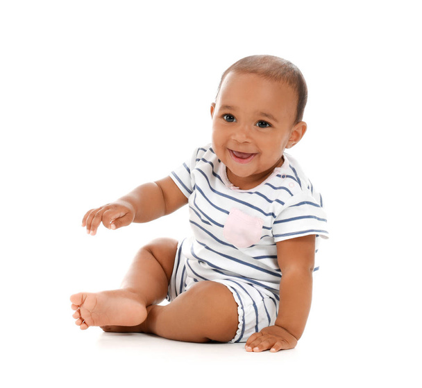 Bebê afro-americano bonito no fundo branco
 - Foto, Imagem