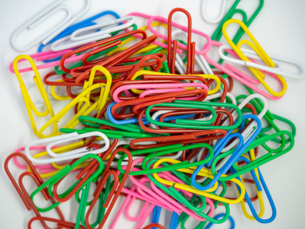 Colorful PaperClip,Cluster isolated on white background,Texture,Close up,Material Office,Business,Rad,Yellow,White,Green,Blue - Foto, afbeelding