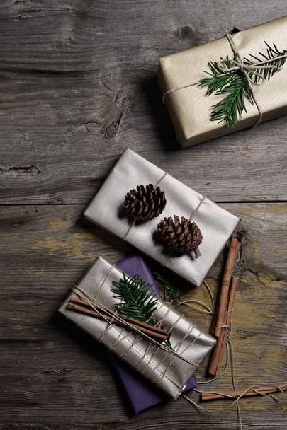 Caixa de presentes de Natal elegante e quadril apresenta
   - Foto, Imagem