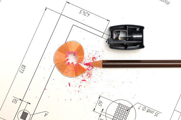Точилка, карандаш и чертежи
 - Фото, изображение
