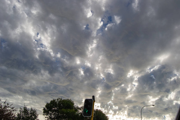 Fenómeno meteorológico bonitas nubes
 - Foto, imagen
