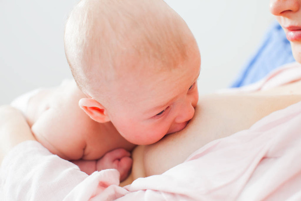 Top view of baby nursing on mothers breast - Foto, afbeelding