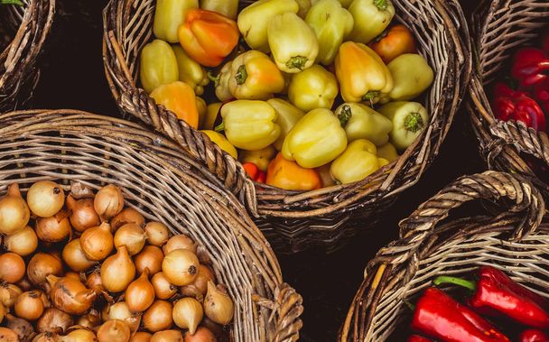 vegetables and fruit in a wicker basket at market - Foto, Bild