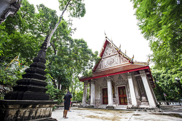 Um templo antigo localizado em uma colina na província de Phetchaburi. Da Tailândia por muitas décadas, é respeitado pelos aldeões na área
 - Foto, Imagem