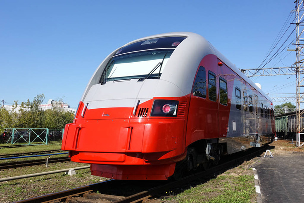Moderne locomotief op het station. Rusland. Moskou - Foto, afbeelding