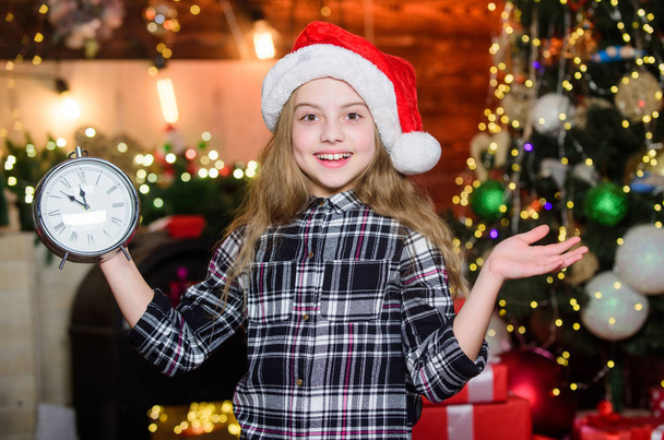 May your Christmas be filled with joyful noise. New year holiady. Christmas time. New year shopping. Little girl. Holiday shopping. Happy new year. Gift shopping. Santa little girl. New year party - Фото, зображення
