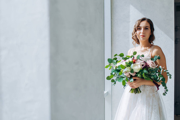 Bride with a wedding bouquet. Morning with Bride. - Photo, Image