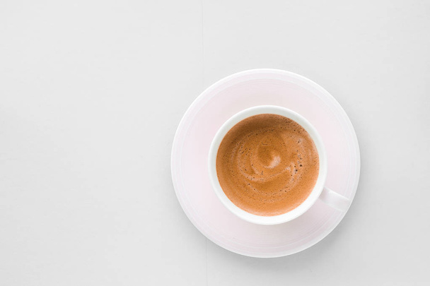 Tasse heißen französischen Kaffee als Frühstücksgetränk, Flatlay-Tassen auf - Foto, Bild