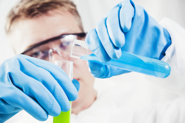 Chemist working in laboratory - Фото, изображение