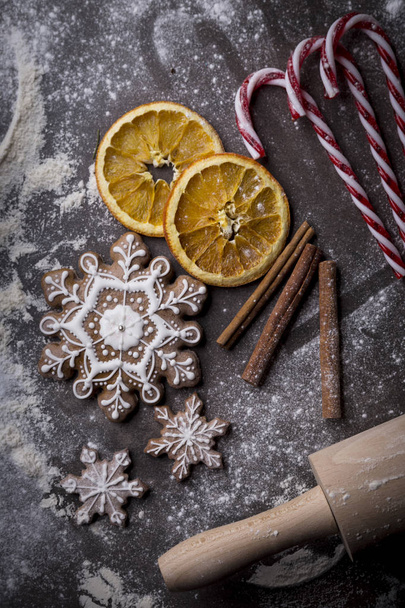 Iced gingerbreads. Traditional homemade spice cookies. Christmas cookies - Foto, Imagen