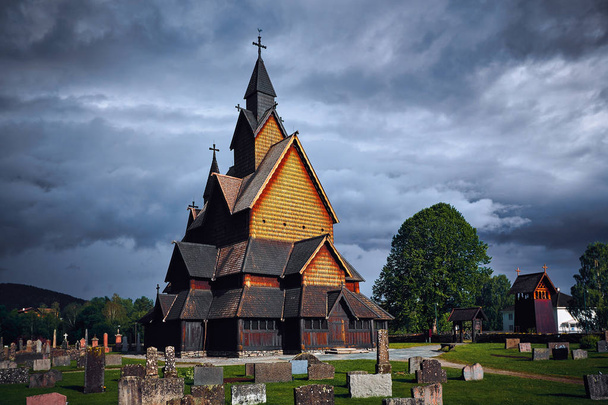 Mistik yer, Heddal stave kilisesi, Norveç. En büyük stave churc - Fotoğraf, Görsel