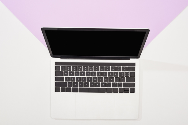 top view of laptop with blank screen on violet and white background - Foto, imagen