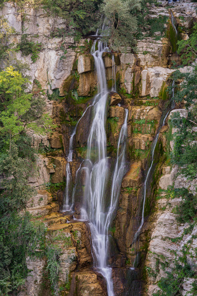 Borrello, Chieti, Abruzja. Regionalny Rezerwat Przyrody i WWF OASIS Cascate del Verde. Jest to chroniony obszar przyrodniczy Abruzji, utworzony w 2001 r., obejmujący obszar około 287 ha.. - Zdjęcie, obraz