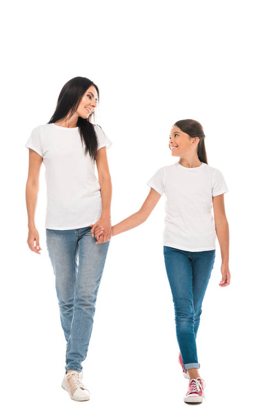 Bonne mère et fille tenant les mains isolées sur blanc
 - Photo, image