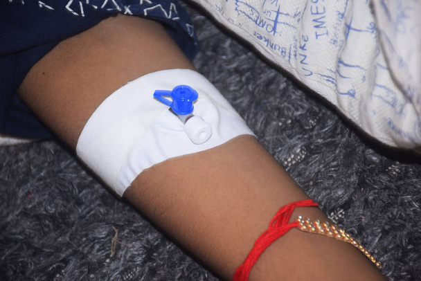 an indian child's hand who fever patients in hospital to give encouragement - Φωτογραφία, εικόνα