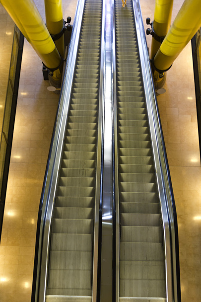 escaleras mecánicas
 - Foto, imagen