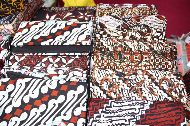 Mira de cerca de telas populares en Indonesia llamado Batik, esto está hecho de colores naturales
 - Foto, imagen