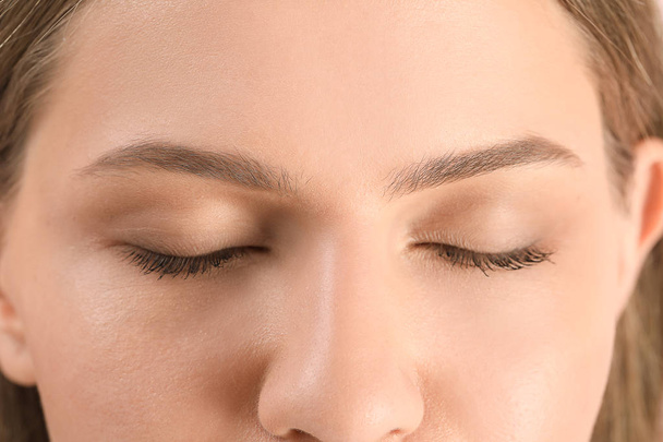 Young woman with beautiful eyebrows, closeup - Фото, изображение