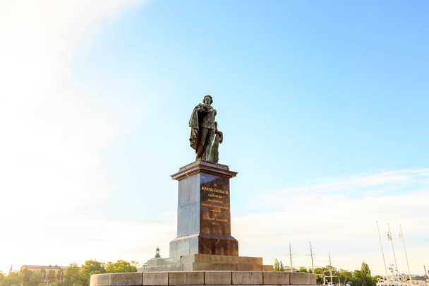 Iii. Gustav Heykeli. İsveç kralı Gus'ın bronz heykelidir. - Fotoğraf, Görsel