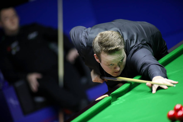 Shaun Murphy of England plays a shot to Mark Allen of Northern Ireland at the semifinal of 2019 Snooker Shanghai Masters in Shanghai, China, 13 September 2019 - 写真・画像