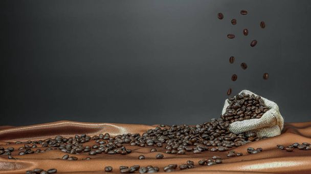 Roasted coffee beans with copy space - 写真・画像