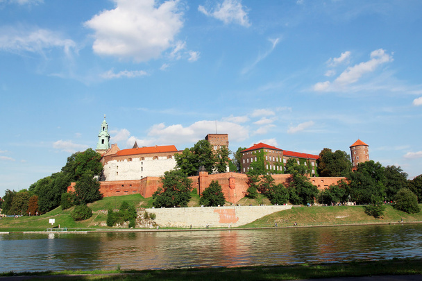 Wawelin linna ja Veiksel-joki Krakovassa, Puolassa
 - Valokuva, kuva